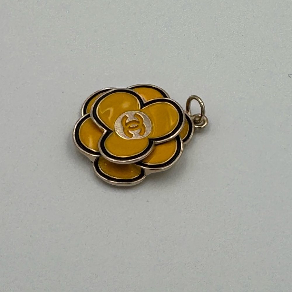 Chanel Camellia Zipper Pull - Picture 3 of 6